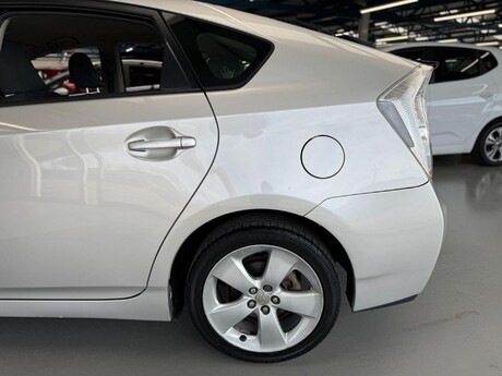 Toyota Prius 1.8 VVT-h T Spirit CVT Euro 5 (s/s) 5dr 19
