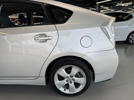 Toyota Prius 1.8 VVT-h T Spirit CVT Euro 5 (s/s) 5dr 15
