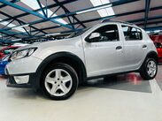 Dacia Sandero Stepway 0.9 TCe Ambiance Euro 5 5dr 4