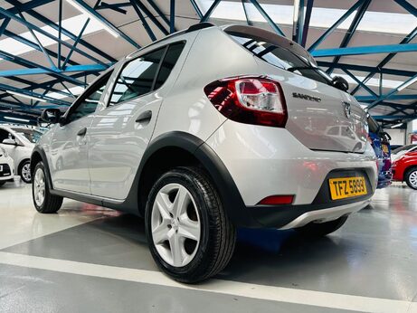 Dacia Sandero Stepway 0.9 TCe Ambiance Euro 5 5dr 4