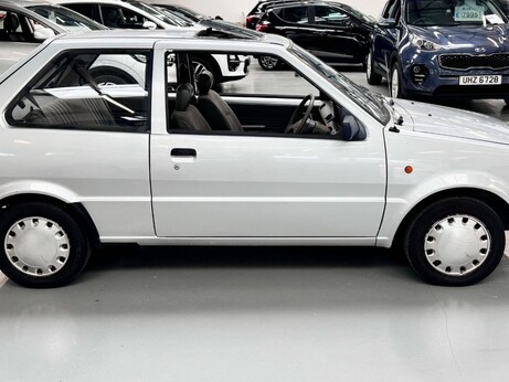 Nissan Micra 1.0 LS 3dr 9
