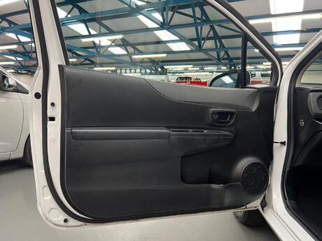Toyota Yaris 1.0 VVT-i Edition Euro 5 3dr 23
