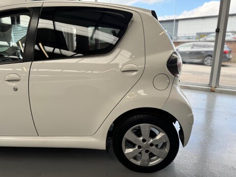 Toyota Aygo 1.0 VVT-i Fire Euro 5 5dr 8