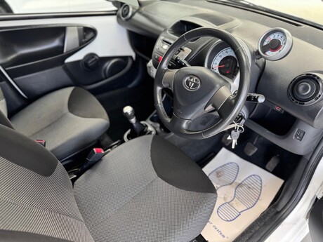 Toyota Aygo 1.0 VVT-i Fire Euro 5 5dr 24