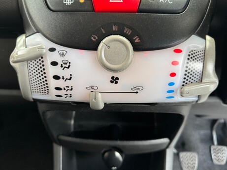 Toyota Aygo 1.0 VVT-i Fire Euro 5 5dr 40