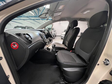 Renault Captur 1.5 dCi ENERGY Dynamique Nav Euro 6 (s/s) 5dr 41