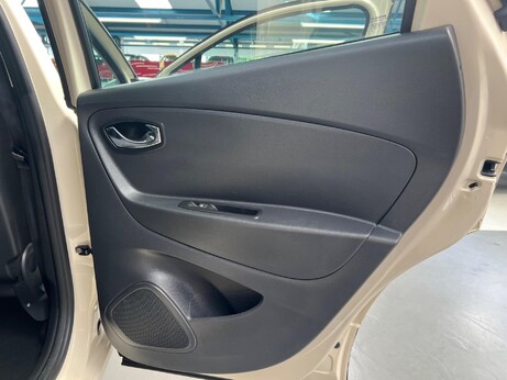 Renault Captur 1.5 dCi ENERGY Dynamique Nav Euro 6 (s/s) 5dr 31
