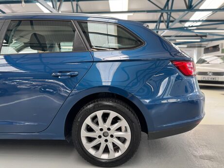 SEAT Leon 1.6 TDI CR SE Sport Tourer Euro 5 (s/s) 5dr 8