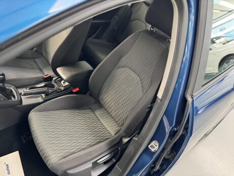 SEAT Leon 1.6 TDI CR SE Sport Tourer Euro 5 (s/s) 5dr 56