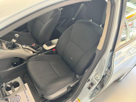 Toyota Auris 1.6 VVT-i T Spirit 5dr 56