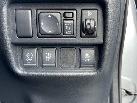 Nissan Juke 1.2 DIG-T N-Connecta Euro 6 (s/s) 5dr 33