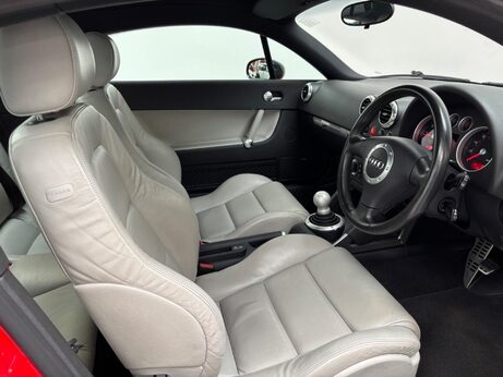 Audi TT 3.2 V6 quattro 2dr 63