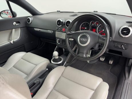 Audi TT 3.2 V6 quattro 2dr 64