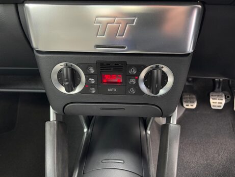 Audi TT 3.2 V6 quattro 2dr 71