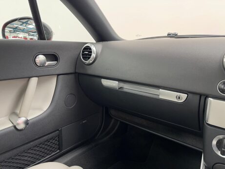 Audi TT 3.2 V6 quattro 2dr 81