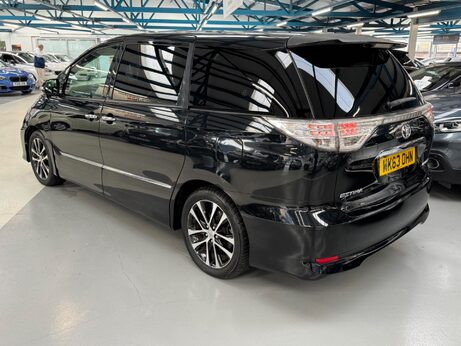 Toyota Estima 5