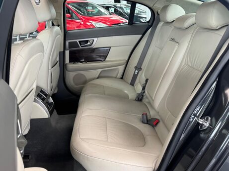 Jaguar XF 3.0d V6 Portfolio Auto Euro 5 4dr 17