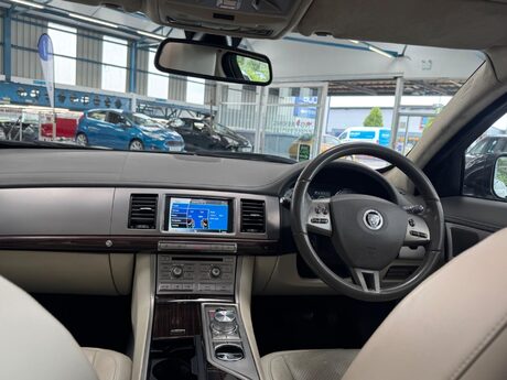 Jaguar XF 3.0d V6 Portfolio Auto Euro 5 4dr 15