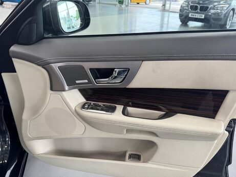 Jaguar XF 3.0d V6 Portfolio Auto Euro 5 4dr 19