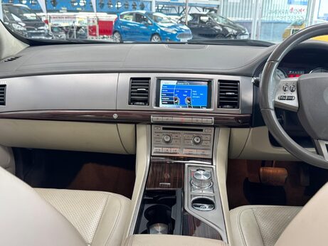 Jaguar XF 3.0d V6 Portfolio Auto Euro 5 4dr 27