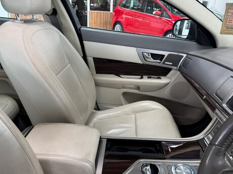 Jaguar XF 3.0d V6 Portfolio Auto Euro 5 4dr 18