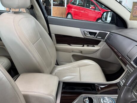 Jaguar XF 3.0d V6 Portfolio Auto Euro 5 4dr 14