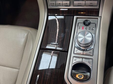 Jaguar XF 3.0d V6 Portfolio Auto Euro 5 4dr 12