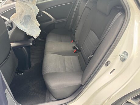 Toyota Avensis 2.2 D-CAT Icon Plus Tourer Auto Euro 5 5dr 26