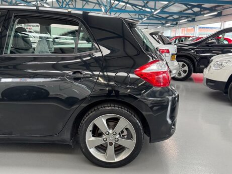 Toyota Auris 1.8 VVT-h T Spirit CVT Euro 5 (s/s) 5dr 8