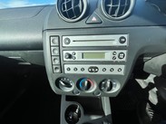 Ford Fiesta LX 16V 14