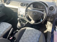 Ford Fiesta LX 16V 13