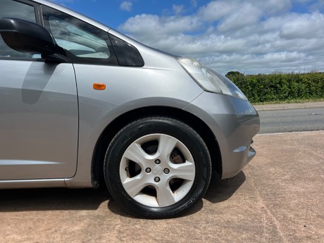 Honda Jazz I-VTEC SE 16