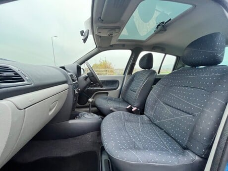 Renault Clio EXPRESSION PLUS 16V QUICKSHIFT 5 12