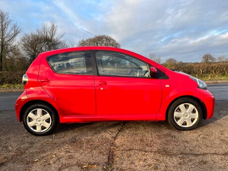 Toyota Aygo VVT-I PLUS 14