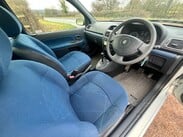 Renault Clio EXPRESSION 16V QUICKSHIFT 5 7