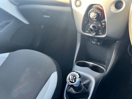 Toyota Aygo VVT-I X-PLAY 14