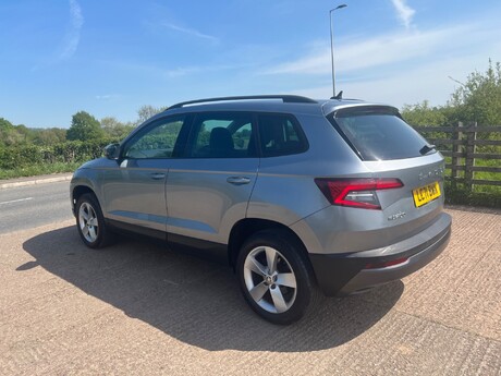 Skoda Karoq SE TSI 8