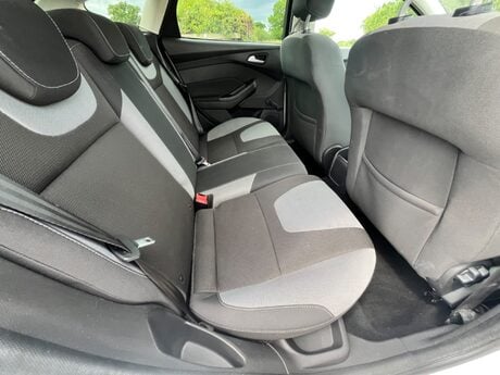 Ford Focus ZETEC 17