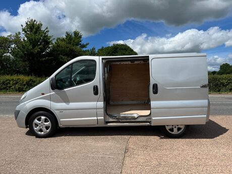 Vauxhall Vivaro 2700 CDTI SPORTIVE 6