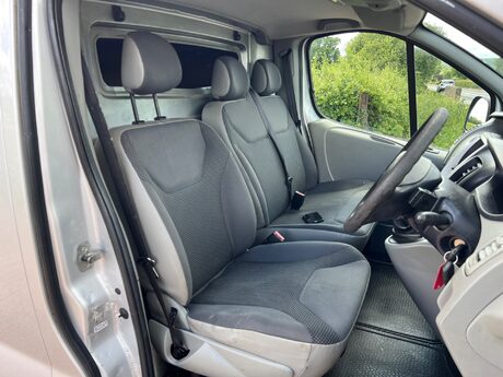 Vauxhall Vivaro 2700 CDTI SPORTIVE 9