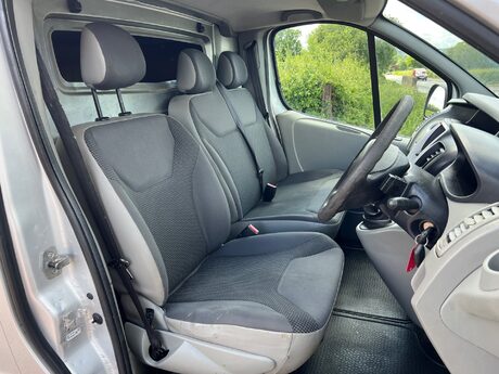 Vauxhall Vivaro 2700 CDTI SPORTIVE 10