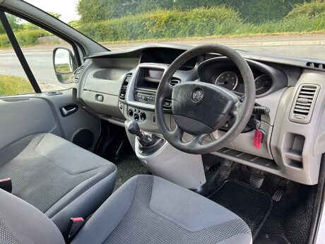Vauxhall Vivaro 2700 CDTI SPORTIVE 11
