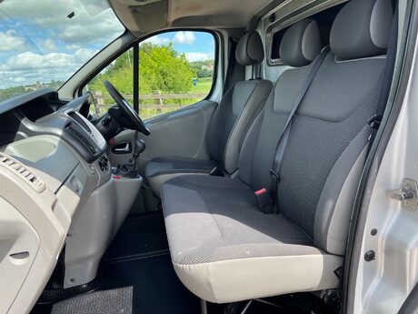Vauxhall Vivaro 2700 CDTI SPORTIVE 13