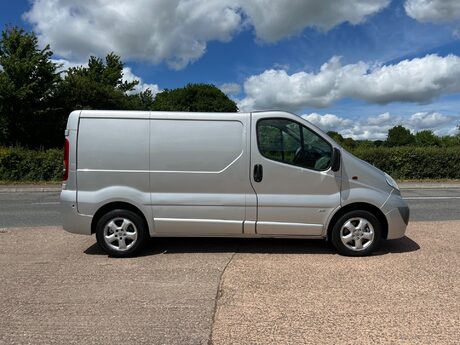 Vauxhall Vivaro 2700 CDTI SPORTIVE 14