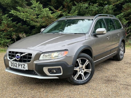 Volvo XC70 2.4 XC70 SE Luxury AWD D5 Auto 4WD 5dr 8