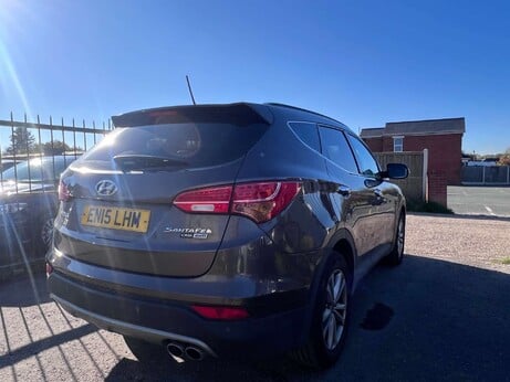 Hyundai SANTA FE 2.2 Santa Fe Premium CRDi Auto 4WD 5dr 4