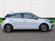 Hyundai i20 SE Launch Edition 3