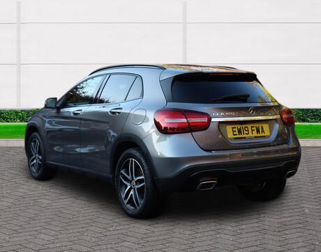 Mercedes-Benz GLA Class GLA 180 URBAN EDITION 8