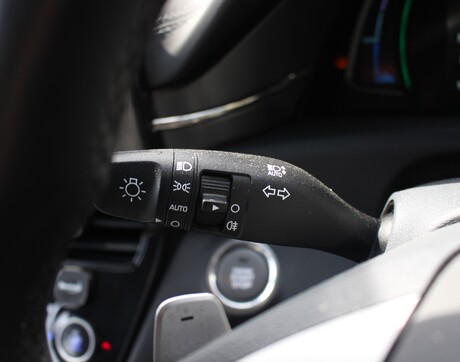 Hyundai IONIQ PREMIUM MHEV 13