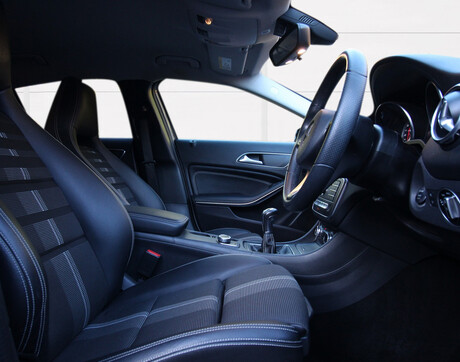 Mercedes-Benz GLA Class GLA 180 URBAN EDITION 5
